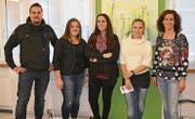 Roman Mutti und Sandra Kaufmann (rechts) mit den Gewinnerinnen Naila Sessa, Vanessa Sbocchi und Olivia Schilter. (Bild: PD)