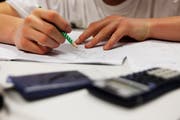 In den Vorbereitungskursen wird auch der Stoff aus dem Prüfungsfach Mathematik repetiert. (Bild: (Stefan Schaufelberger))