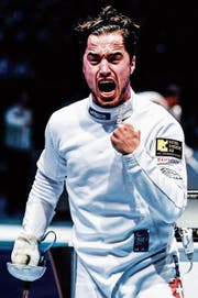 Max Heinzer jubelt an der WM in Leipzig über den Gewinn der Silbermedaille im Teamwettbewerb. (Bild: Filip Singer/EPA (Leipzig, 20. Juli 2017))