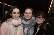 Fabienne Zoller, Adriana Germann und Alissia Pross passen Musik und Lichtshow. (Bild: tgplus.ch/Chris Marty)