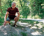 Ort des Verschwindens: Ganz in der Nähe hat Tanner drei Steine bei der Feuerstelle des Verkehrsvereins gefunden. (Bild: Rudolf Hirtl)