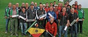 Die Ausstich-Teilnehmer mit Festsieger Alfred Keller (vorne Mitte). (Bild: PD)