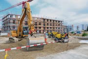 Die Gebäude der vierten Bauetappe des neuen Quartiers auf der unteren Klosterwiese in Wil sind am Entstehen. (Bild: Philipp Haag)