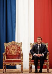 Es wird einsam um den einstigen Shootingstar Emmanuel Macron. (Bild: Charles Platiau/EPA (Paris, 14. Mai 2017))