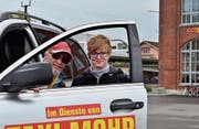 René Koch und Stephanie Mohr pochen auf gleich lange Spiesse. Und sie regen einen Taxistand beim Bushof Hamel an. (Bild: Max Eichenberger)