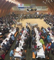 Die Markthalle in Wattwil war am Samstag an der Herbstschau sehr gut besucht.