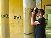 Der gebürtige Herisauer Sacha Rüede fotografiert seit 17 Jahren in Geisterhäusern. (Bild: Patrik Kobler)