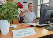 In seinem regierungsrätlichen Büro: Die Schlüssel bekam Alfred Stricker bereits am Freitag von seinem Vorgänger Rolf Degen.