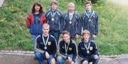 Jungschützenchefin Sandra Alther und die Jungschützen aus Gossau, (hinten) und aus Eggersriet (vorne). (Bild: pd)