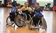 Unzimperliche Behinderte auf sportlichem Parkett: Rugby-Sport im Rollstuhl im Arboner Seeparksaal macht auf neutrale Besucher grossen Eindruck. (Bild: Christof Lampart)