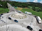 Realisiert: Im Oktober 2016 wurde das neue Verkehrsregime mit den neuen Doppelkreiseln bei der Autobahnzufahrt Wil in Betrieb genommen und dem Verkehr übergeben. Im Bild der Wilfeldkreisel. (Bild: Hans Suter)