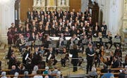 Der Oratorienchor singt in der Kirche St. Stefan. (Bild: Erwin Schönenberger)