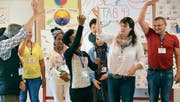 Die Sprache wird nicht an Tischen gelernt, sondern spielerisch und in Bewegung. (Bild: Katharina Rutz)