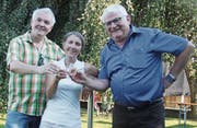 Von den neu gewählten Gemeinderäten ist keiner aus Lenggenwil: Über den Einzug in die Behörde freuen sich Ruedi Gschwend, Patricia Juen-Krucker und Peter Schuler. Simon Dudle