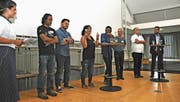 Die langjährige NZZ-Journalistin Nina Fargahi (links) moderierte die Podiumsdiskussion mit (v. l.) Azam Khan, Yousef Abujared, Manal Salhia, Tilak Kodagoda, Hanspeter Thurnherr (Journalist), Kuno Bont (Filmemacher) und Patrick Schädler (Chefredaktor «Liechtensteiner Vaterland») zur Rolle der Medien in verschiedenen Gesellschaften. (Bild: Andrea C. Plüss)