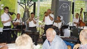Musikalisch empfangen wurden die Gäste an der Schiffanlegestelle durch die Swiss Dixie Jazzer. (Bild: Mario Vasella)