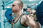 Überzeugend: Sven Schelker als David, der als Bodybuilder unberechenbare Züge entwickelt. (Bild: filmcoopi)