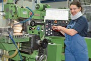Beim Industriepraktikum lernen junge Erwachsene das nötige Rüstzeug für ein Ingenieurstudium an einer Fachhochschule. Sechs Firmen aus der erweiterten Region bieten in Kooperation mit der NTB ein solches Praktikum an. (Bild: Archiv Alexandra Gächter)