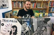 Druckfrisch: Morten Widrig in der Buchhandlung Comedia mit seinen Comics. (Bild: Philipp Bürkler)