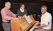 Künftig gibt Stefan Diener (rechts) in der SP Alttoggenburg den Ton an. Bruno Facci (SP Ganterschwil) und Trudi Schönenberger-Hofmann (SP Alttoggenburg) geben ihre Präsidien ab. (Bild: Ruben Schönenberger)