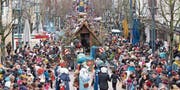 Der Festzug mit Umzugstruppen und Guggenmusiken schlängelte sich durch die Obere Bahnhofstrasse hindurch an tausenden von begeisterten Zuschauern vorbei. (Bilder: Jörg Roth)