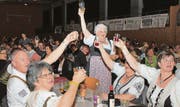Viele im Publikum waren mit Trachten gekleidet dabei, perfekt passend zum Fest der Volksmusik.