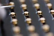 Blick in die Produktion von Huber+Suhner in Herisau. (Bild: GAETAN BALLY (KEYSTONE))