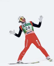 Simon Ammann fliegt in Planica zweimal weit, schafft aber dennoch kein Top-Ten-Resultat. (Bild: Darko Bandic/AP)