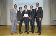 Erreichten den zweiten Rang mit dem Businessplan für das eigene Veloschlossunternehmen QuickLock: (von links) David Noser (Glarus), Leonie Kümin (Niederurnen), Raphael Marquart (Salez), Elias Dürr (Buchs) und Daniel Kistler (Oberurnen). (Bild: PD)