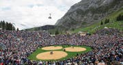 Die gestiegene Popularität von Schwingfesten wie demjenigen auf der Schwägalp hat für den traditionalistischen Sport auch negative Seiten. (Bild: Gian Ehrenzeller/Keystone (Schwägalp, 20. August 2017))