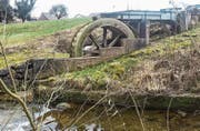 Das Wasserrad im Grüntal steht wegen eines Defekts still. (Bild: PD)