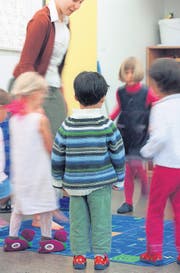 Spielerisch sollen die St. Galler Kindergärtner ans Hochdeutsche herangeführt werden. (Bild: ky/Gaëtan Bally)