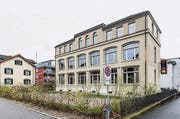 Serie 'Gutes Bauen Ostschweiz' zum' Lachen-Quartier'. Vonwil-Park (Backsteinhäuser), Alte Seifenfabrik an der Zürcher Strasse (Bauhaus-Moderne), Gerbestrasse (Beton-Blöcke), altes Schulhaus Lachen als Rock- und Pop-Zentrum, Militärkantine (Riegelbau). (Bild: Hanspeter Schiess)