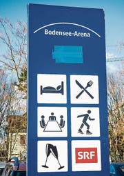 Schild vor der Bodensee-Arena. (Bild: Andrea Stalder (10.3.2017))