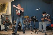 Die Living Session Band, die an der Psychiatrischen Klinik Wil entstanden ist, brachte Freude in den Tag. (Bild: Ursula Ammann)