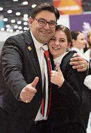 Martin Erlacher und seine Sieger-Kandidatin Tatjana Caviezel an den World Skills. (Bild: PD)