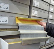 Auch Foto-Negative lagern in der kantonalen Kunstsammlung.