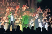 Gänsehaut-Moment: Die Melodia gibt mit Brigitte Oelke und Thomas Straumann das Lied des unterdrückten Volkes aus «Les Misérables» zum besten. (Bild: Corina Tobler)