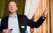 Stefan Pabst von der Denkfabrik W.I.R.E. zeigt aktuelle und künftige Entwicklung rund um das Thema Ernährung auf. (Bild: Reto Martin)
