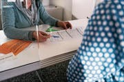 Die Sozialen Dienste bieten Beistandschaften und diverse Beratungen an. (Bild: Christian Beutler/Keystone)