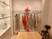 Die «Mural»-Ecke in der Akris-Boutique an der Avenue Montaigne. (Bild: Odilia Hiller)