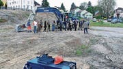 Vertreter von Investoren, Bauunternehmen und Stadt eröffnen die 8000 Quadratmeter grosse «Löwengarten»-Baustelle. (Bild: Fritz Bichsel)