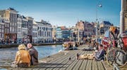Ein Bild, das das Klischee bestätigt: In Holland sei alles entspannter, sagen viele Besucher. (Bild: Elena Eliachevitch/Getty (Amsterdam, 22. März 2015))