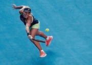 Nur fünf der ersten 25 Punkte gehen an die 30-jährige Angelique Kerber, danach aber begeistert sie mit einer Aufholjagd. (Bild: Ng Han Guan/AP)