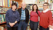 Die Biblio Sunneschy ist jetzt ein Verein: von links die Vorstandsmitglieder Heidi Gantenbein, Karl Blaas und Jenny Schwarz sowie Revisorin Trudi Belleville. (Bild: Hansruedi Rohrer)