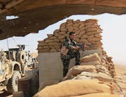 Peschmerga-Kämpfer in einer Stellung in der Region Mossul. (Bild: Khalid Mohammed/AP ( 21. Oktober 2016))