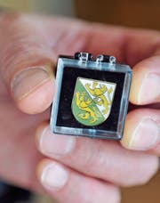 Diesen Pin tragen viele Thurgauer Politiker stolz – er stünde wohl auch einer Bundesrätin. (Bild: Nana do Carmo)