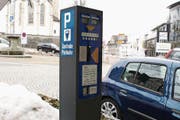 Das Parkieren über Mittag auf dem Obstmarkt ist künftig gebührenpflichtig. (Bild: APZ)