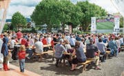 Bereits vor zwei Jahren während der Europameisterschaft schauten Fans in Horn gemeinsam Fussball. (Bild: Andrea Stalder (Juni 2016))