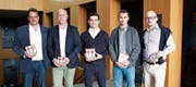 Die Stadtratskandidaten (von links) Eduard Hirschi (SP), Ueli Dobler (CVP), Ramiz Ibrahimovic (Jungfreisinnige), Betim Bunjaku (parteilos) und Nils Rickert (GLP) bei der Bekanntgabe der Wahlresultate. (Bild: Moritz Hager)